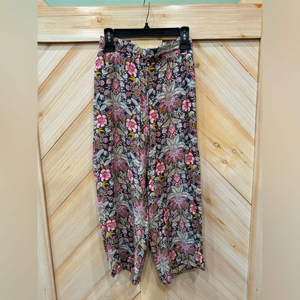 Loft Cropped pants gray pink print